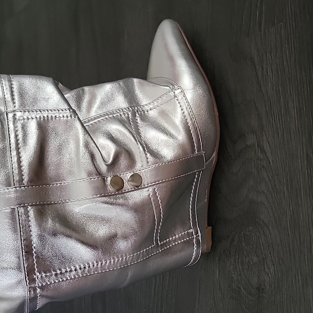 Silver Boot - image 2